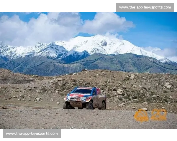 吴京环塔拉力赛狂飙！翻车陷车后逆袭夺赛段冠军