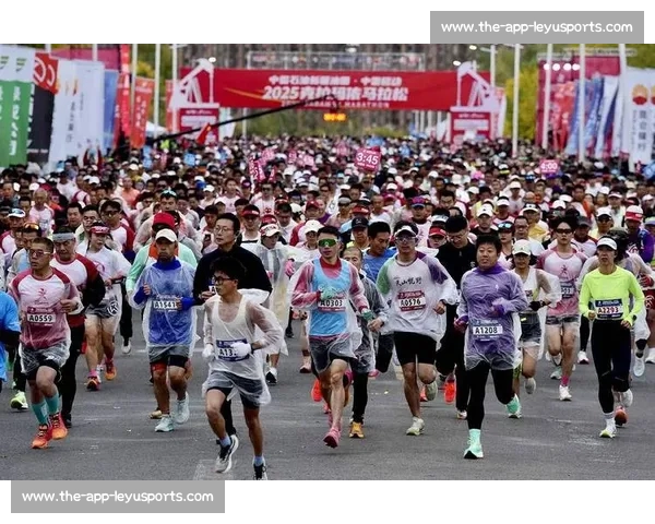 筑城燃情开跑！3.5 万跑者竞逐世界田联精英贵阳马拉松